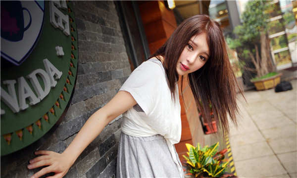 洛龙想找一个女性生孩子给报酬-｛找个女人生孩子多少钱｝
